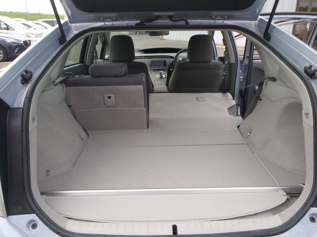 TOYOTA PRIUS 2011 Image 31