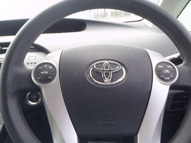 TOYOTA PRIUS 2011 Image 31