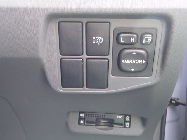 TOYOTA PRIUS 2011 Image 31