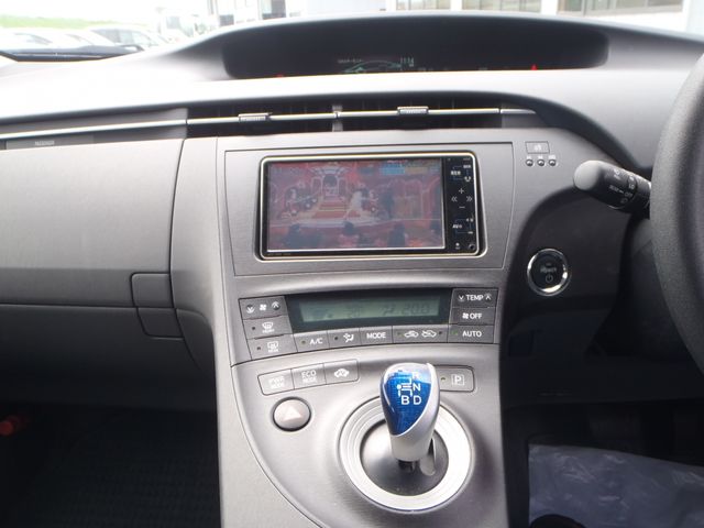 TOYOTA PRIUS 2011 Image 31