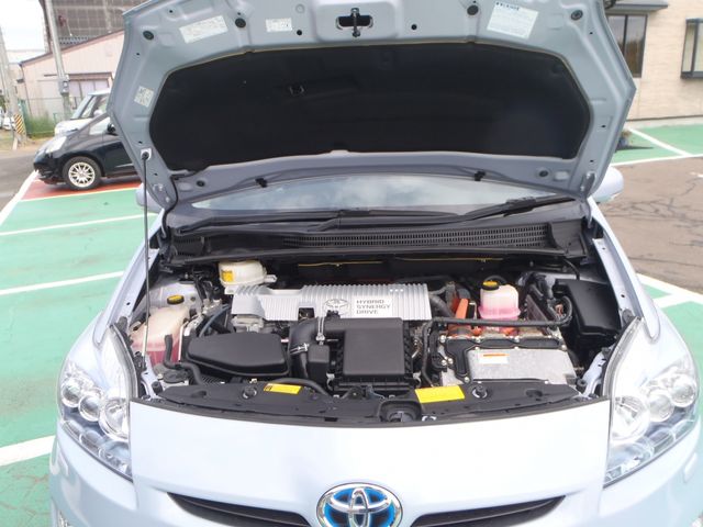 TOYOTA PRIUS 2011 Image 31