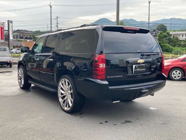 CHEVROLET SUBURBAN 2010 Image 31