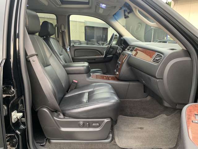 CHEVROLET SUBURBAN 2010 Image 31