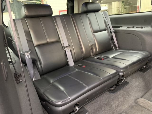 CHEVROLET SUBURBAN 2010 Image 31