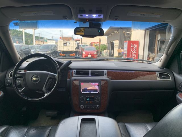 CHEVROLET SUBURBAN 2010 Image 31