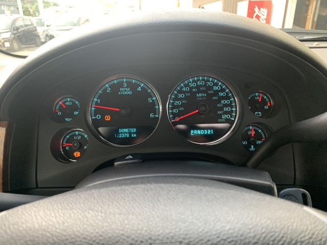 CHEVROLET SUBURBAN 2010 Image 31