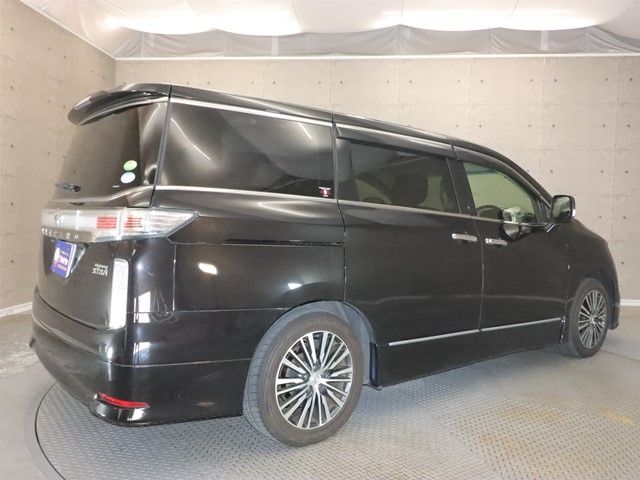 NISSAN ELGRAND 2017 Image 31