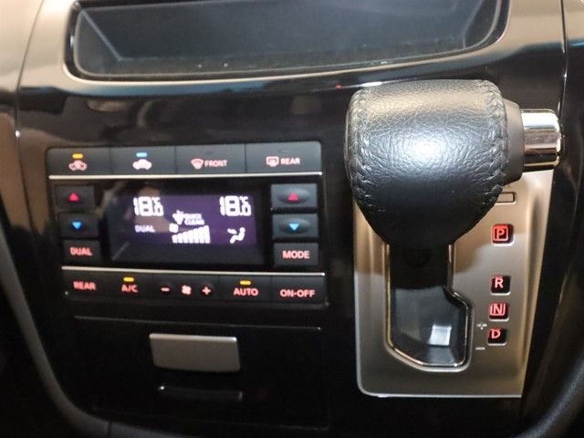 NISSAN ELGRAND 2017 Image 31