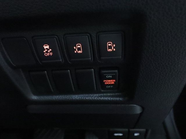 NISSAN ELGRAND 2017 Image 31