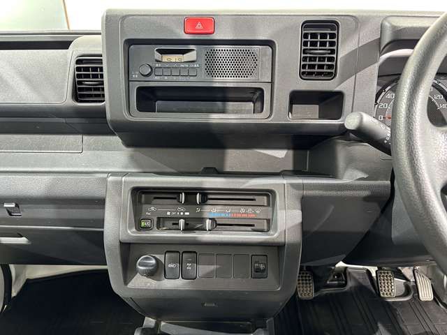 DAIHATSU HIJET TRUCK 4WD 2017 Image 31