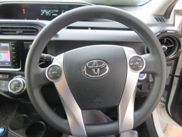 TOYOTA AQUA 2015 Image 31