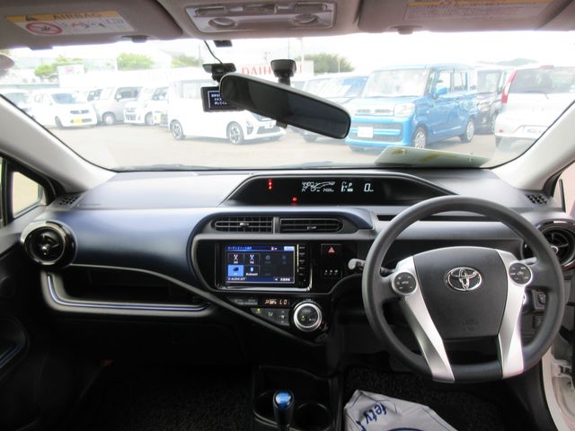 TOYOTA AQUA 2015 Image 31