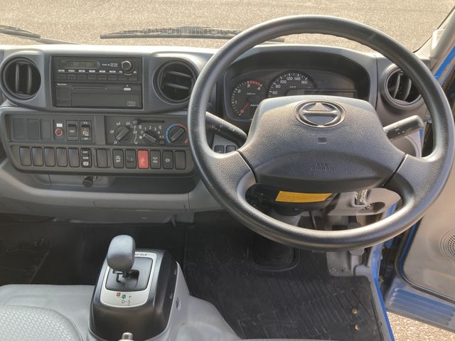 HINO DUTRO 2013 Image 31