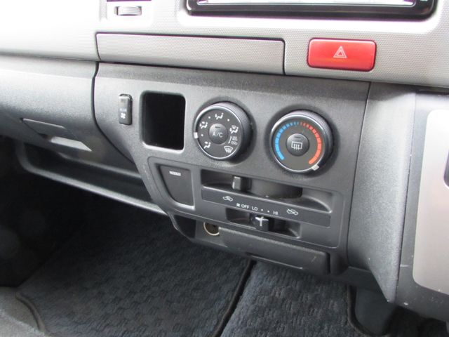 TOYOTA HIACE VAN 2WD 2010 Image 31