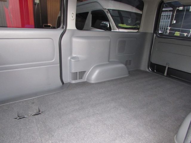 TOYOTA HIACE VAN 2WD 2010 Image 31