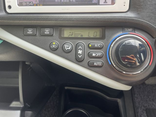 TOYOTA AQUA 2012 Image 31