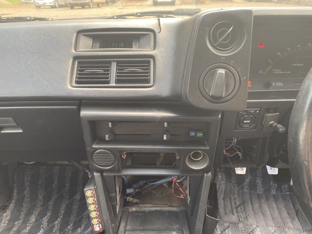 TOYOTA COROLLA LEVIN 1986 Image 31