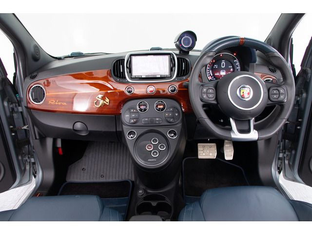 FIAT ABARTH 695C 2019 Image 31