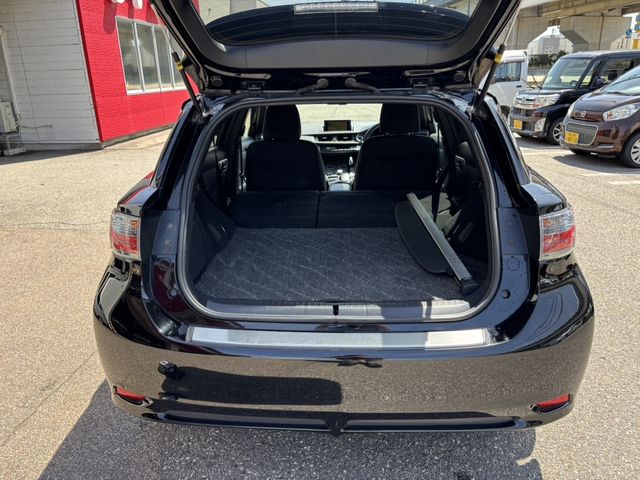 TOYOTA LEXUS CT200H 2012 Image 31