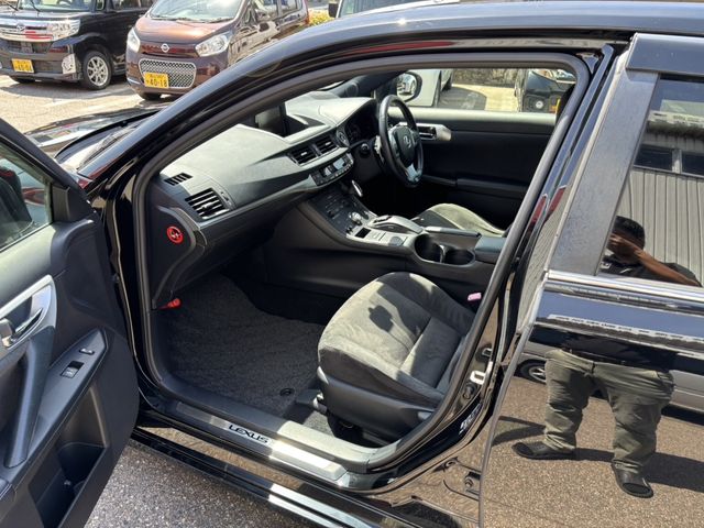 TOYOTA LEXUS CT200H 2012 Image 31