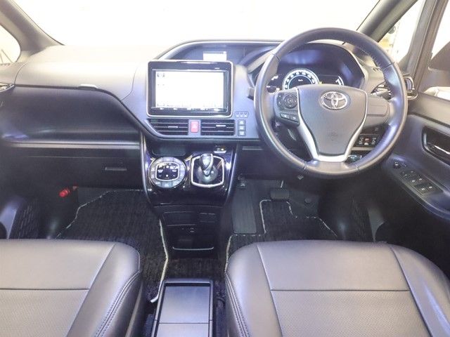 TOYOTA VOXY HYBRID 2016 Image 31
