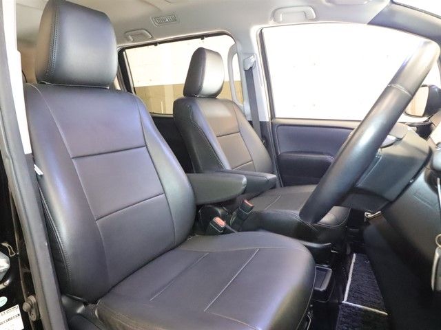 TOYOTA VOXY HYBRID 2016 Image 31