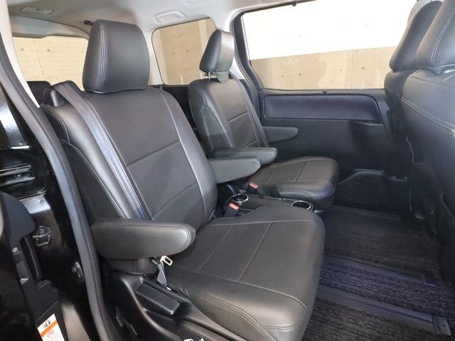 TOYOTA VOXY HYBRID 2016 Image 31