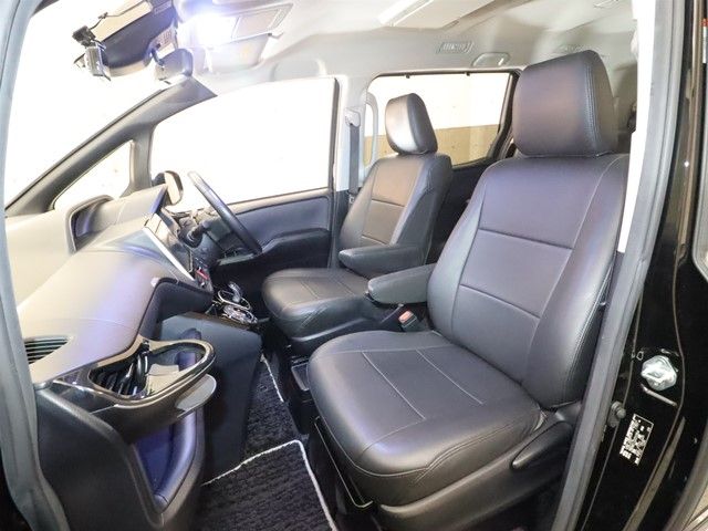 TOYOTA VOXY HYBRID 2016 Image 31