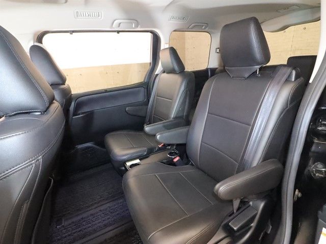 TOYOTA VOXY HYBRID 2016 Image 31