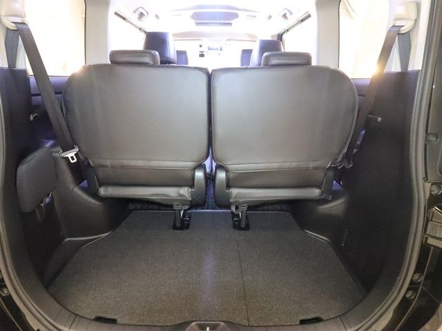 TOYOTA VOXY HYBRID 2016 Image 31