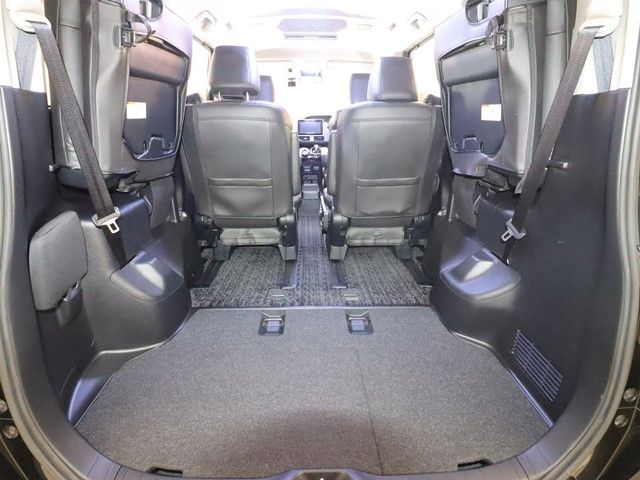 TOYOTA VOXY HYBRID 2016 Image 31