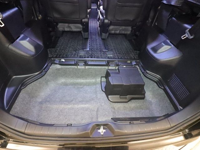 TOYOTA VOXY HYBRID 2016 Image 31