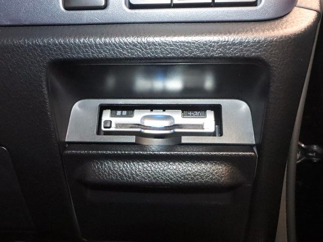 TOYOTA VOXY HYBRID 2016 Image 31