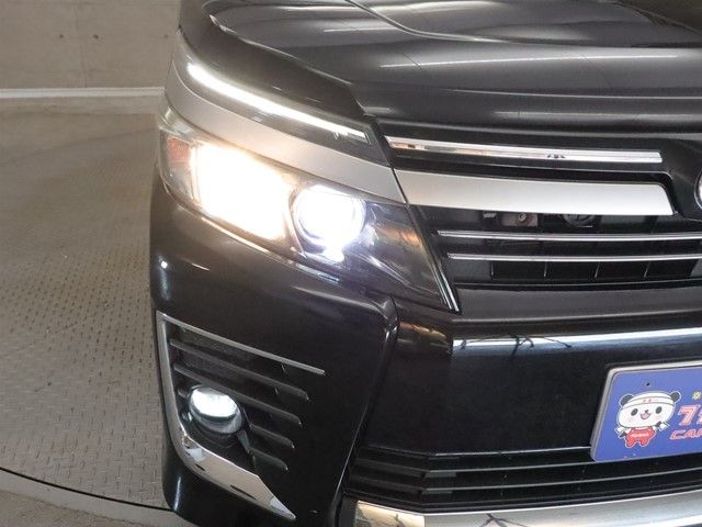 TOYOTA VOXY HYBRID 2016 Image 31