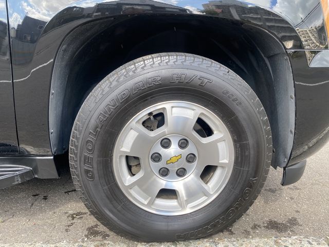 CHEVROLET SUBURBAN 2012 Image 31