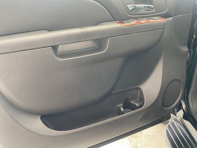 CHEVROLET SUBURBAN 2012 Image 31