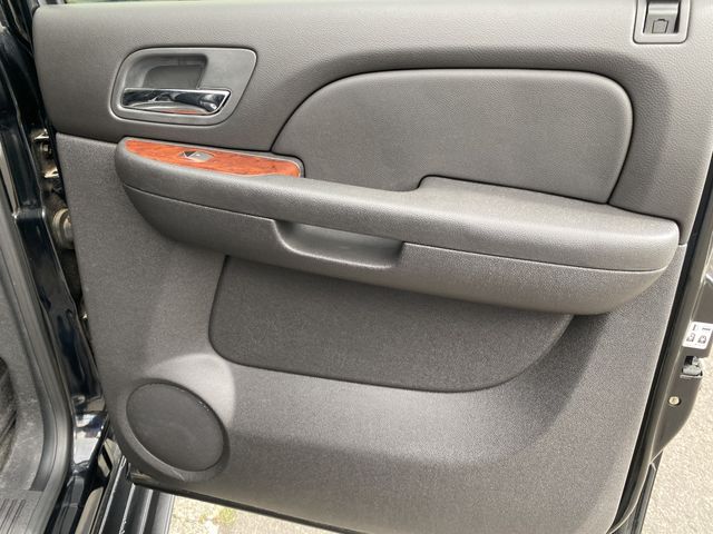 CHEVROLET SUBURBAN 2012 Image 31