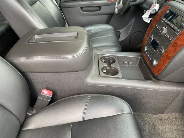 CHEVROLET SUBURBAN 2012 Image 31
