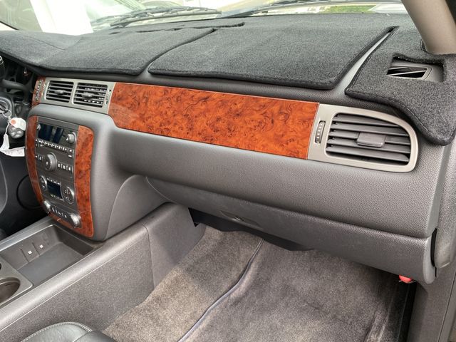 CHEVROLET SUBURBAN 2012 Image 31