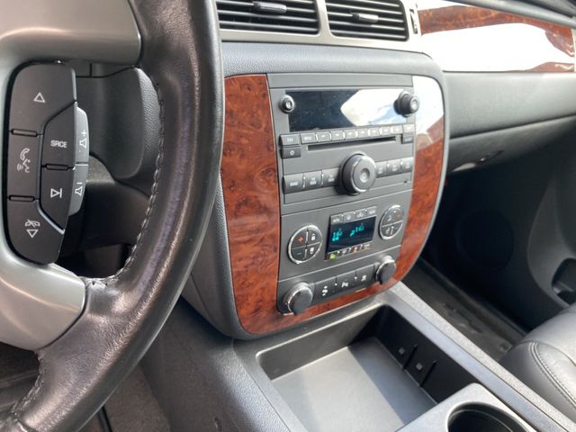 CHEVROLET SUBURBAN 2012 Image 31