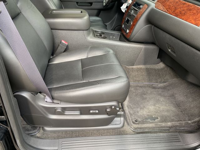 CHEVROLET SUBURBAN 2012 Image 31