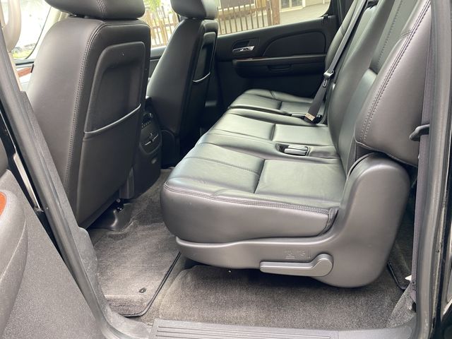 CHEVROLET SUBURBAN 2012 Image 31