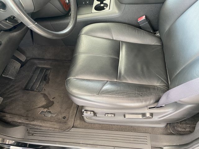 CHEVROLET SUBURBAN 2012 Image 31