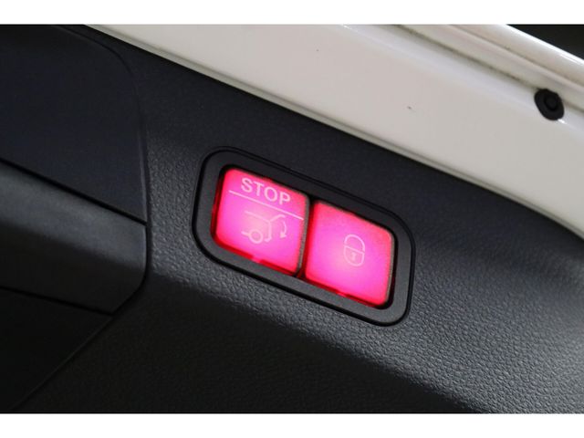 MERCEDES BENZ C CLAS 2018 Image 31