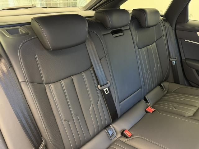 AUDI A6 AVANT 2023 Image 31