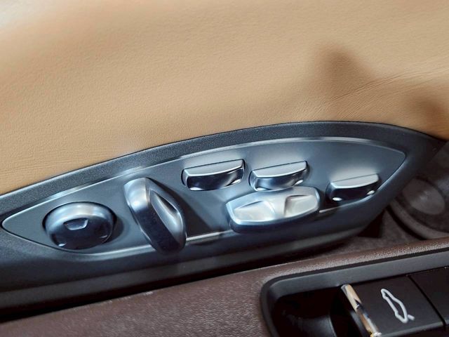 PORSCHE 911 2018 Image 31