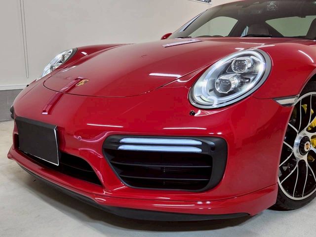 PORSCHE 911 2018 Image 31