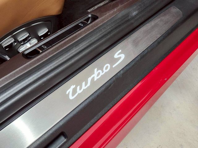 PORSCHE 911 2018 Image 31