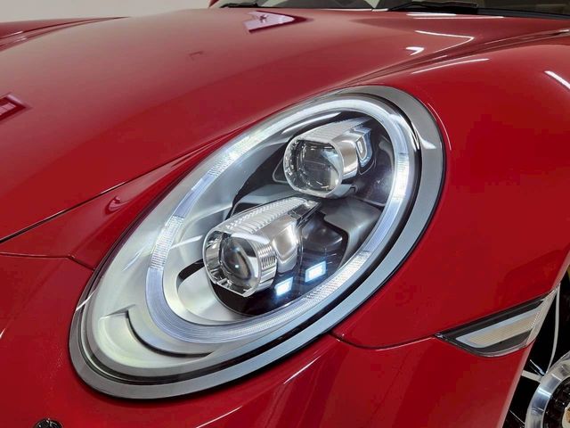 PORSCHE 911 2018 Image 31