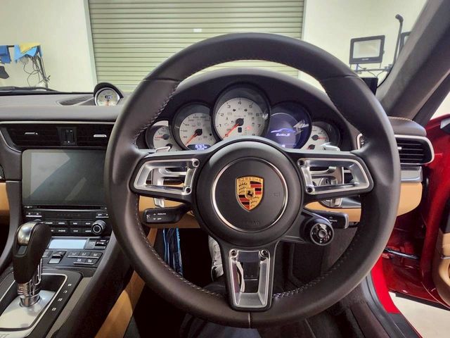 PORSCHE 911 2018 Image 31